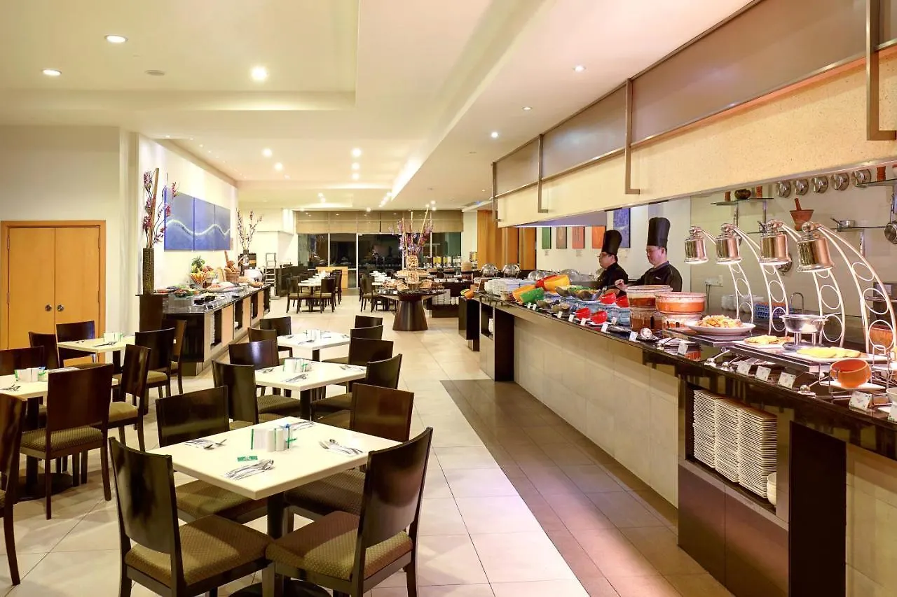 Holiday Inn Melaka By Ihg 5*, Malacca
